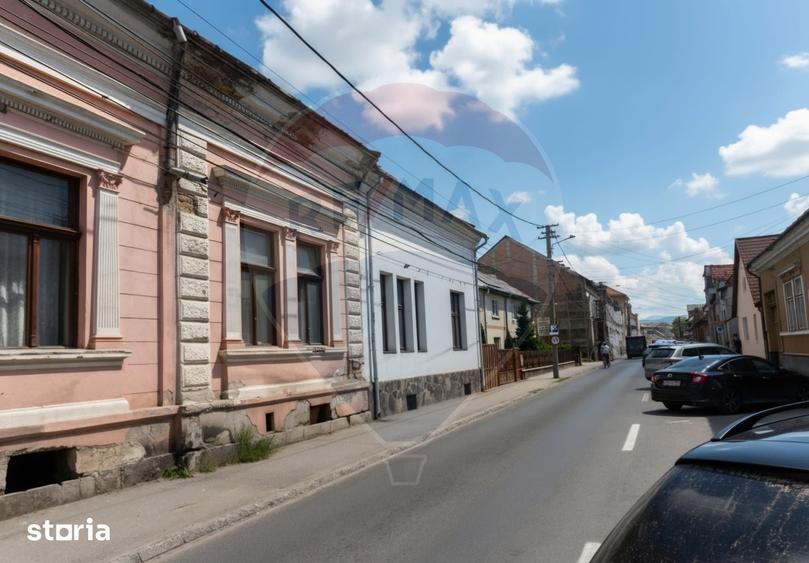 Casă cu 6 camere cu Teren 331 Mp în Ultracentral