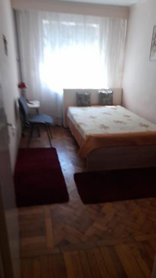 Apartament cu 3 camere decomandat în Palazu Mare