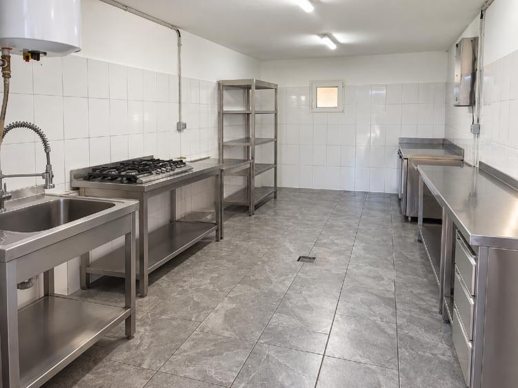 Casă individuală cu 5 camere cu Garaj în Săcălaz