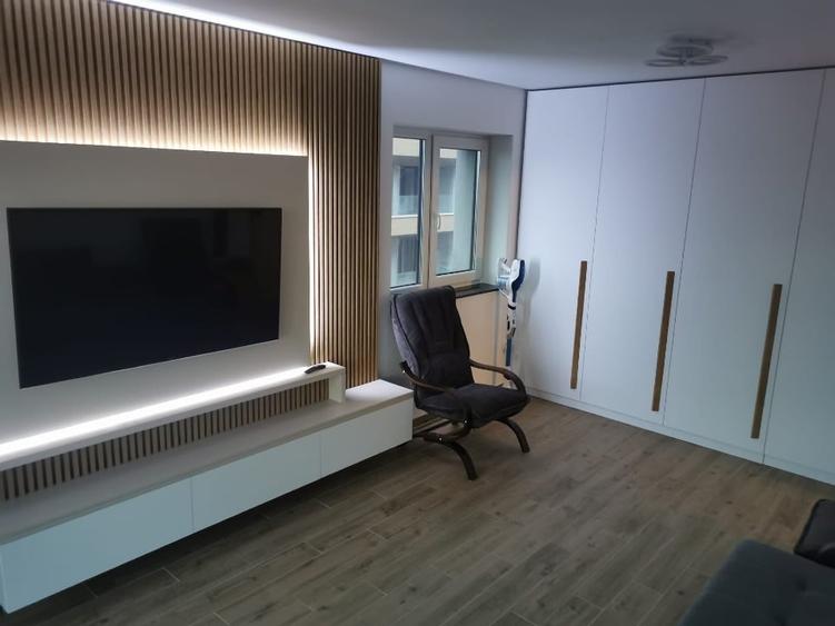 Apartament cu 3 camere decomandat, mobilat în Tractorul