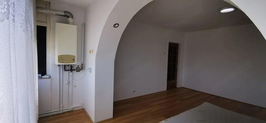 Apartament cu 4 camere decomandat în Triaj