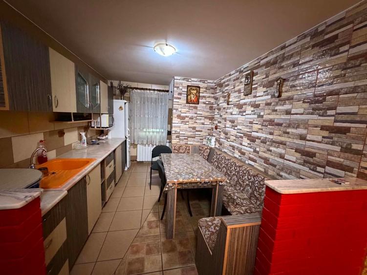 Apartament cu 4 camere decomandat în Central