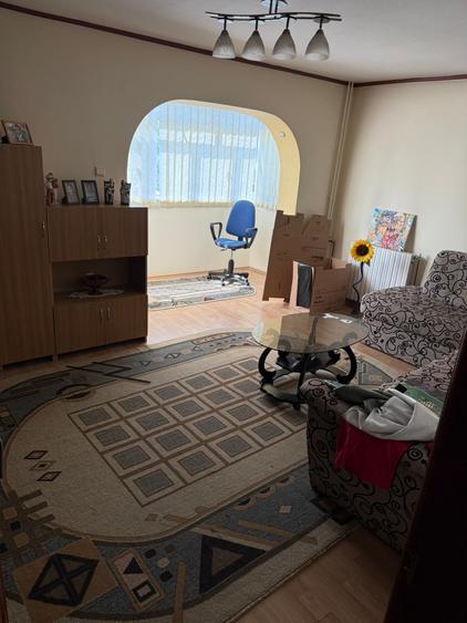 Apartament cu 3 camere în Rovine