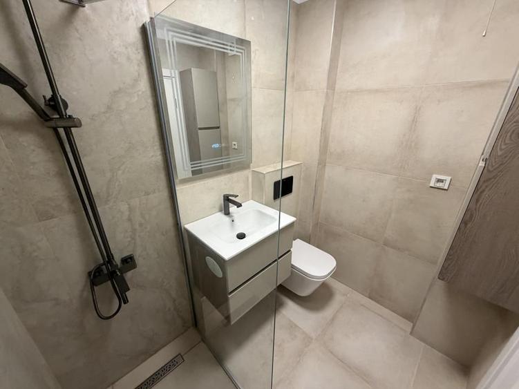 Apartament cu 3 camere semidecomandat în Floreasca