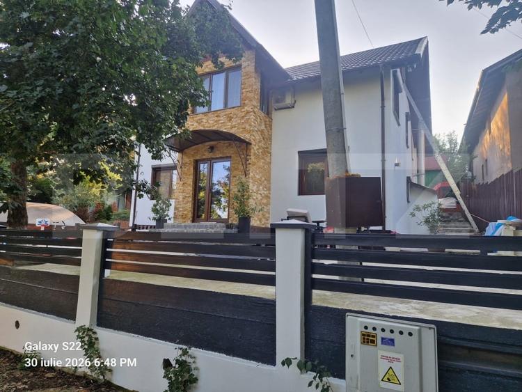 Casă individuală cu 6 camere cu Garaj în Moreni