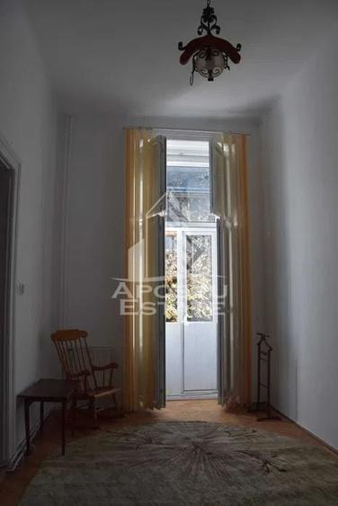 Apartament cu 2 camere semidecomandat, mobilat în Cetății
