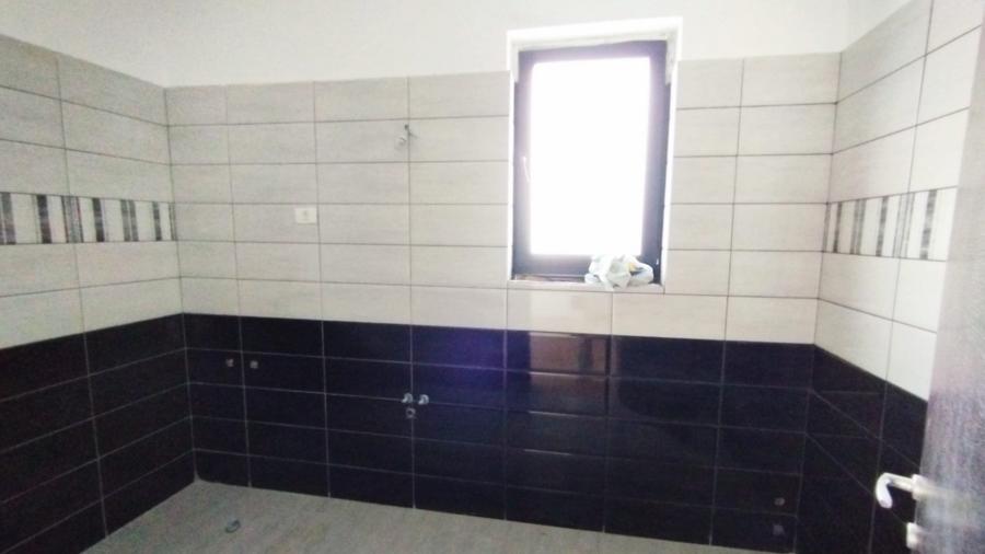 Apartament cu 4 camere semidecomandat în Herăstrău