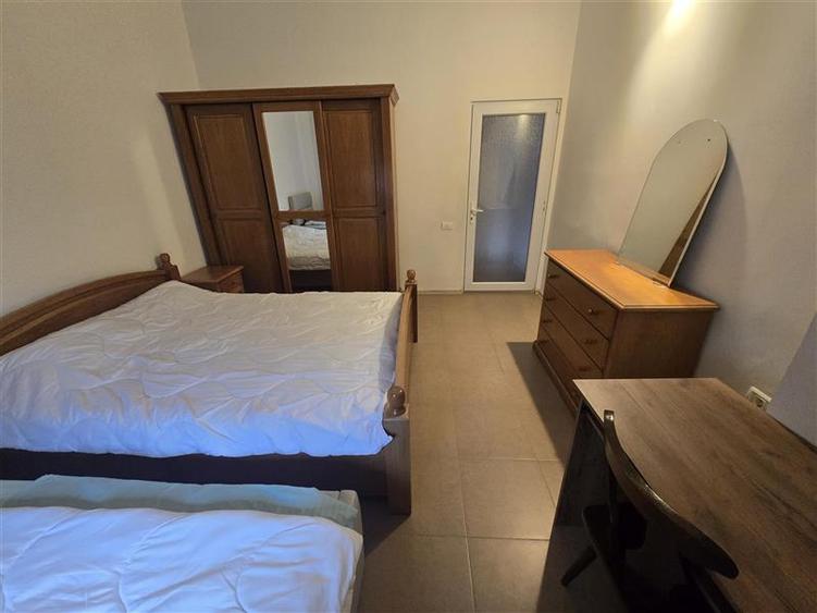 Apartament cu 3 camere decomandat, mobilat în Delfinariu