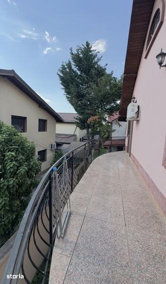 Casă cu 5 camere cu Teren 100 Mp în Domnești