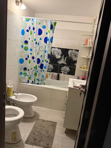 Apartament cu 4 camere decomandat, mobilat în Mărășești