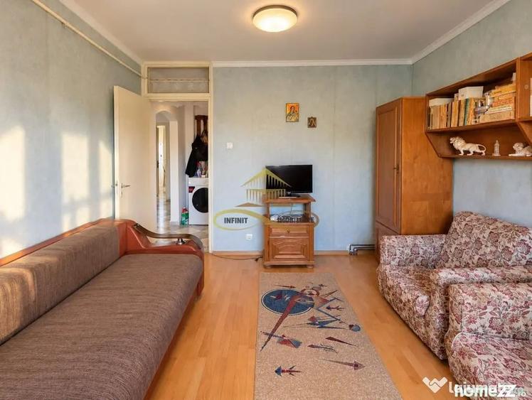 Apartament cu 3 camere decomandat în 9 Mai