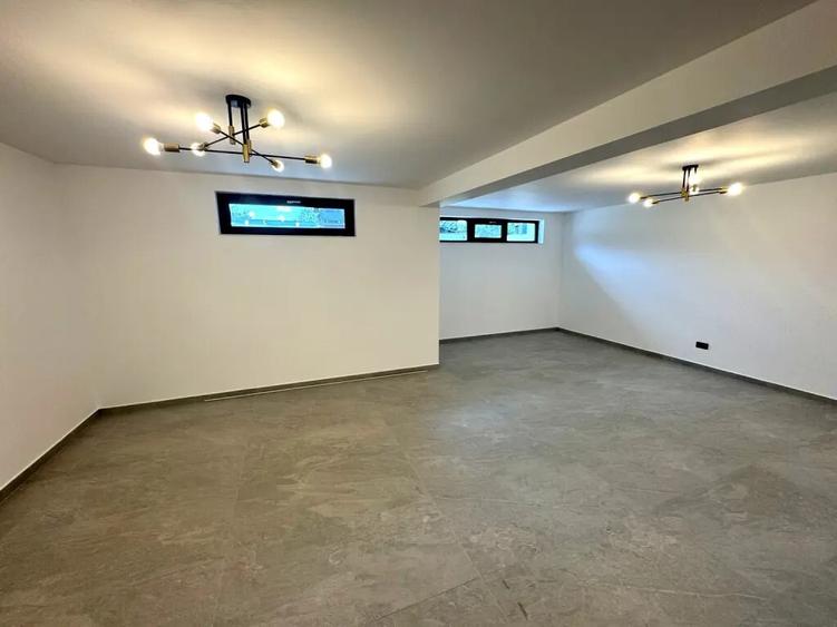 Casă cu 5 camere în Ostroveni