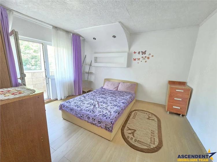 Apartament cu 3 camere decomandat în Noua