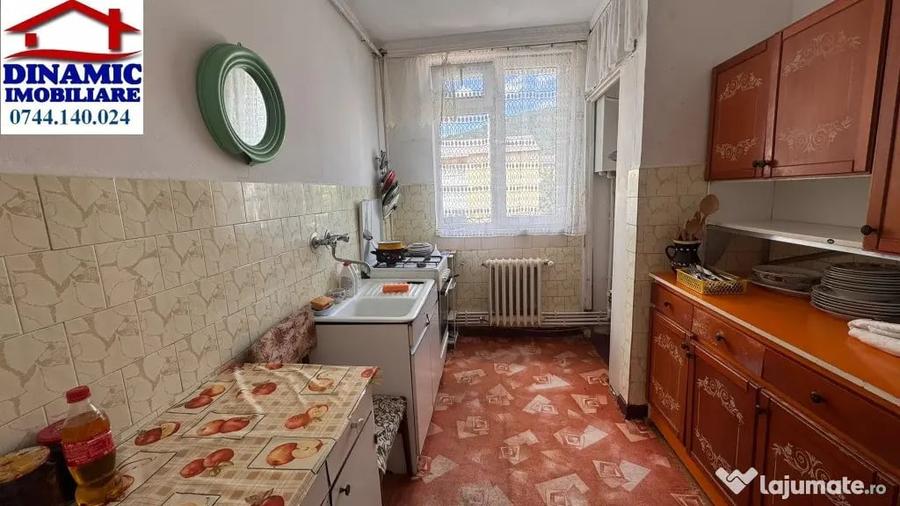 Apartament cu 2 camere decomandat în Precista