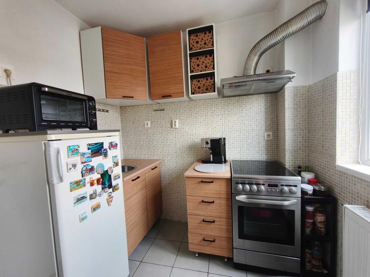 Apartament cu 2 camere semidecomandat, mobilat în Complex Studențesc