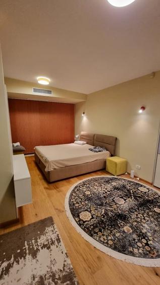 Penthouse cu 5 camere decomandat, mobilat în Central