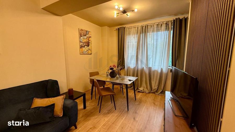 Apartament cu 3 camere semidecomandat în Herăstrău