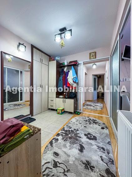Apartament cu 3 camere decomandat în Astoria