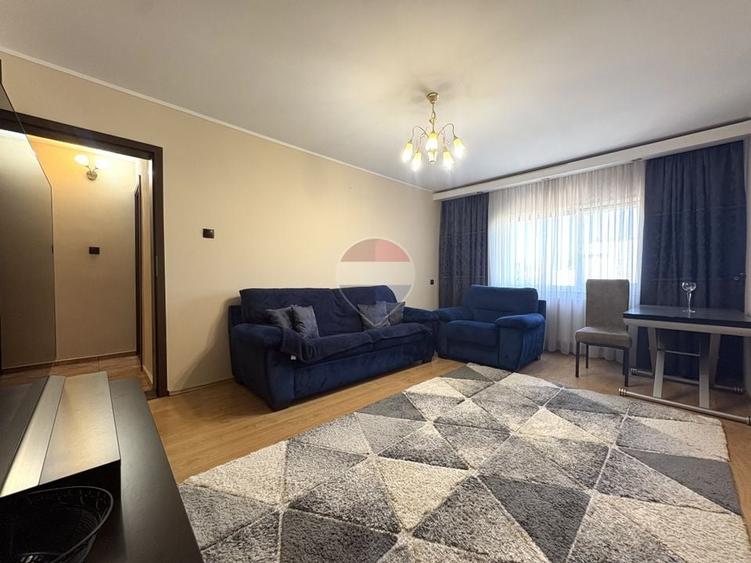 Apartament cu 3 camere decomandat, mobilat în City Park Mall