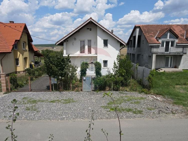 Casă individuală cu 4 camere cu Teren 813 Mp în Nord