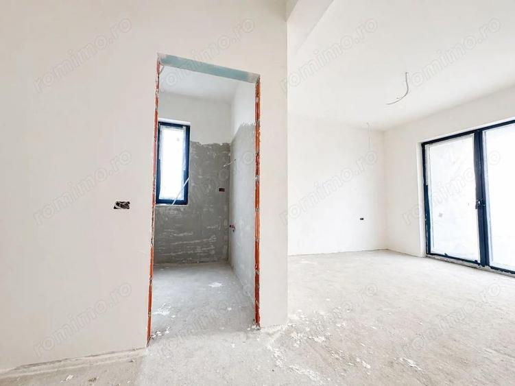 Apartament cu 3 camere semidecomandat în Moșnița Veche