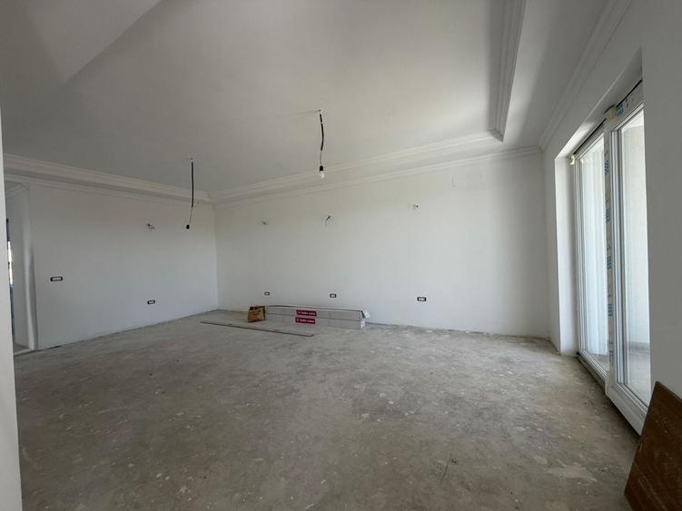 Duplex cu 5 camere cu Canalizare în Săcălaz