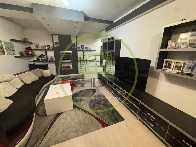 Apartament cu 3 camere semidecomandat, mobilat în Calea Severinului