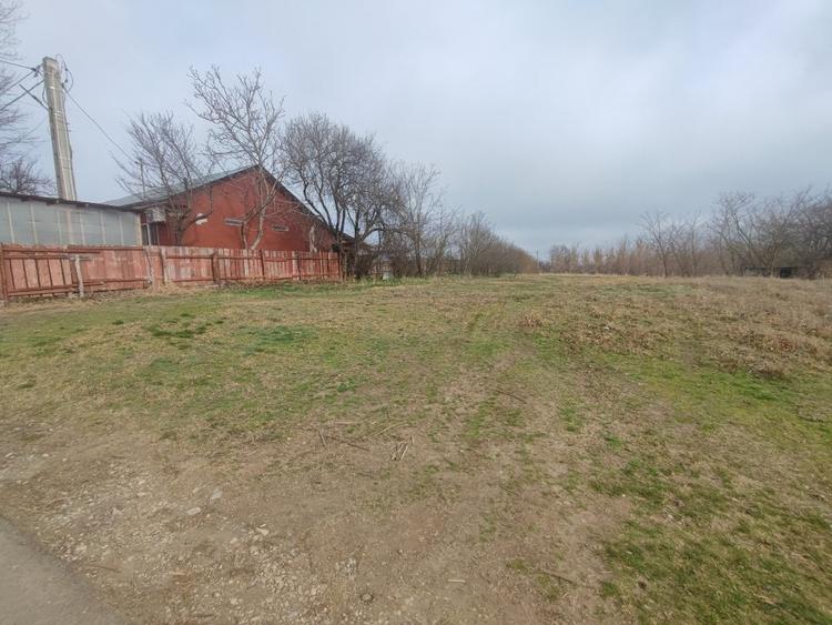 Teren Construcții intravilan de 1881 mp, în Vâlcelele