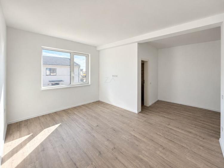 Duplex cu 5 camere cu Canalizare în Moșnița Nouă