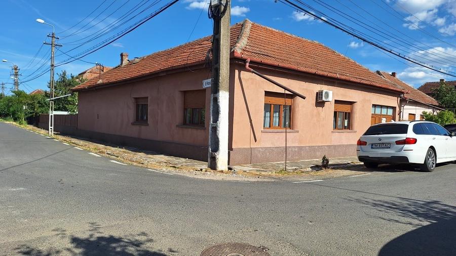 Casă cu 5 camere cu Garaj în Ghirodei
