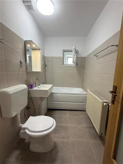 Apartament cu 3 camere decomandat în Astra