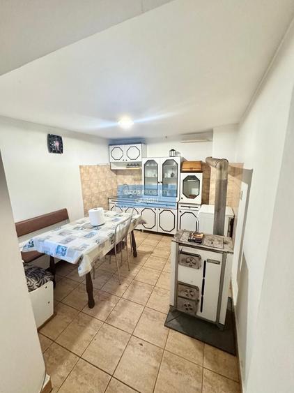 Casă individuală cu 5 camere cu Canalizare în Sud-Vest