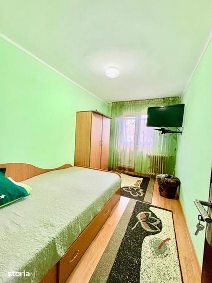 Apartament cu 3 camere în Petrișor