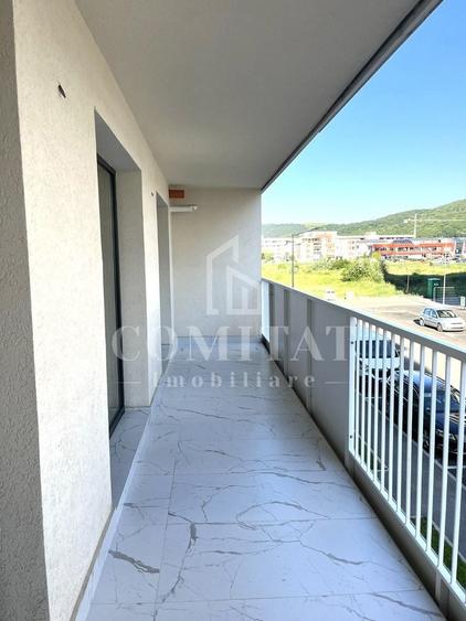 Apartament cu 3 camere semidecomandat în Florești