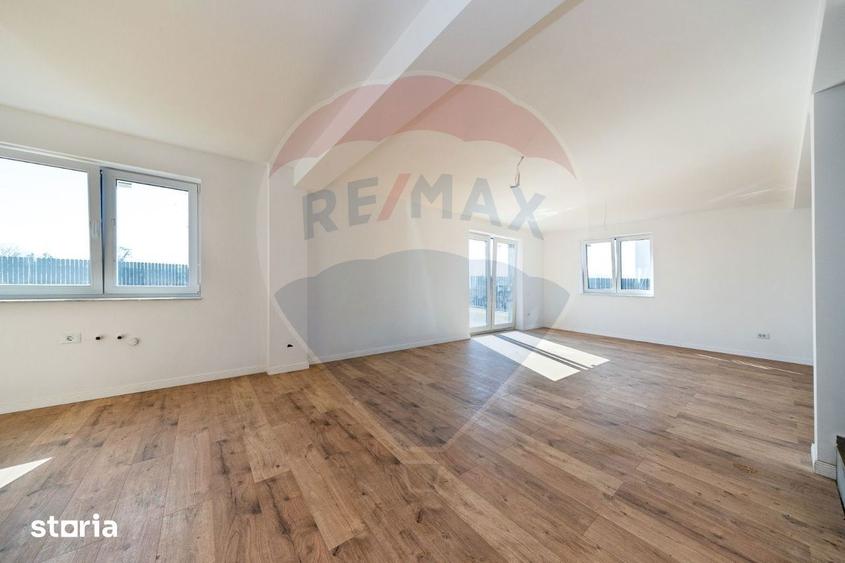 Casă cu 4 camere cu Teren 500 Mp în Sânpetru