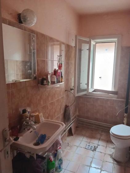 Casă cu 6 camere cu Teren 805 Mp în Central