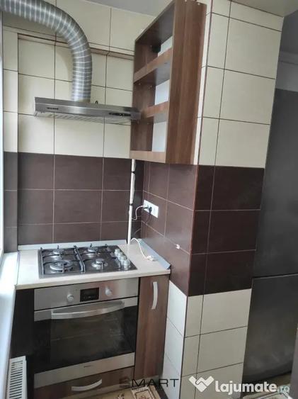 Apartament cu 3 camere semidecomandat, mobilat în Mihai Viteazul