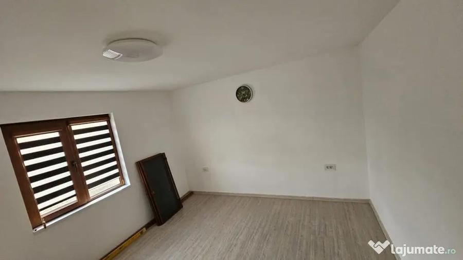Casă cu 3 camere cu Teren 1720 Mp în Băicoi