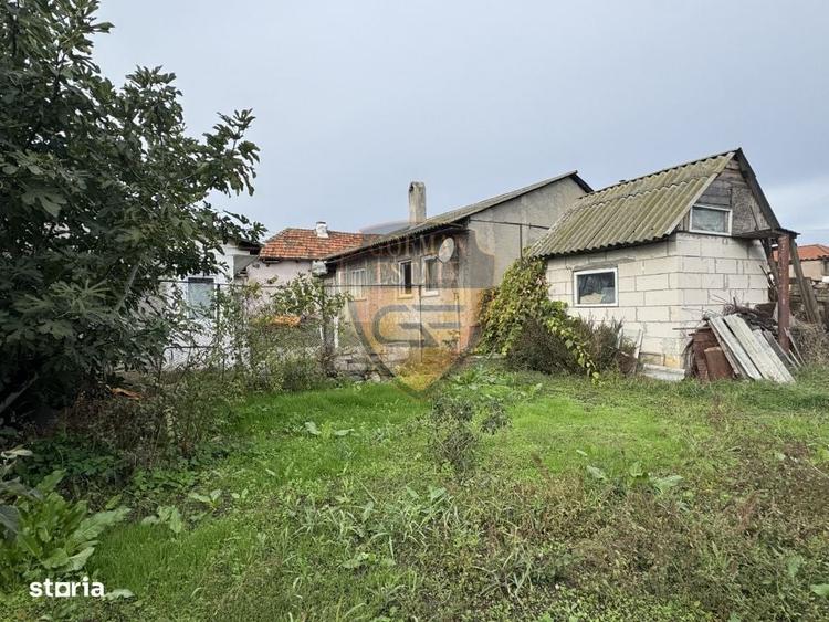Casă cu 4 camere în Palazu Mare