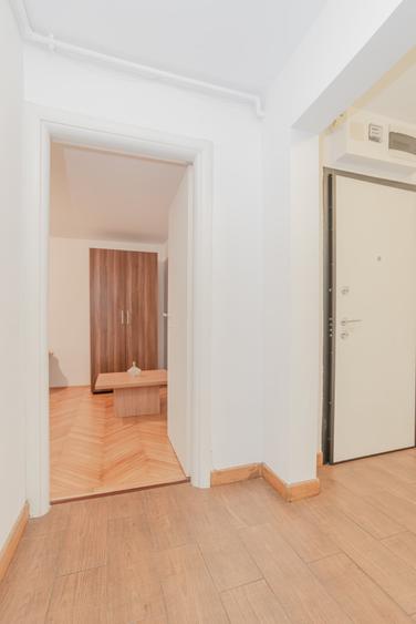 Apartament cu 3 camere decomandat, mobilat în Faleza Nord