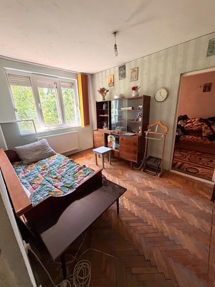 Apartament cu 3 camere semidecomandat în Micro 19