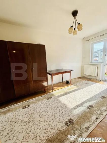 Apartament cu 4 camere decomandat în Girocului