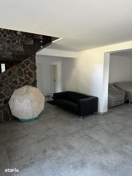 Casă cu 7 camere cu Teren 4000 Mp în Strâmba