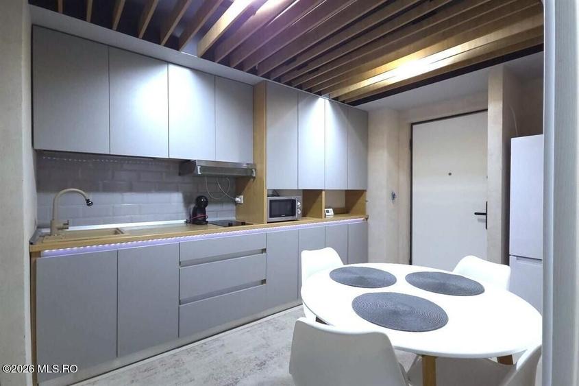 Apartament cu 2 camere semidecomandat, mobilat în Central