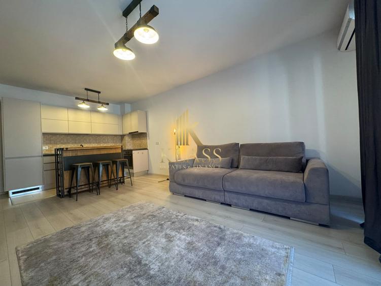 Apartament cu 3 camere semidecomandat, mobilat în Unirii