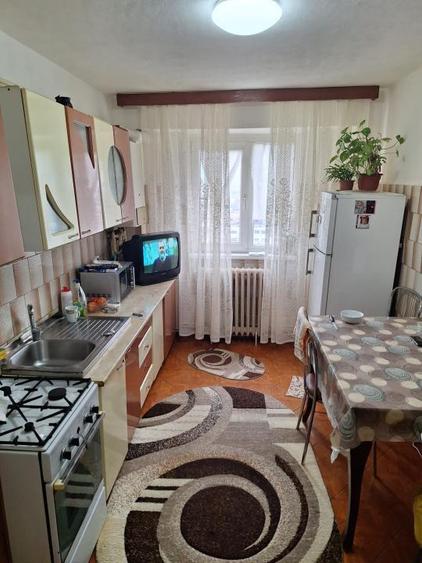 Apartament cu 3 camere decomandat în Plantelor