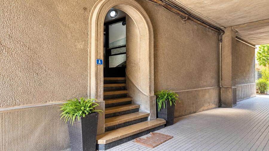 Apartament cu 2 camere semidecomandat, mobilat în P-ța Universității
