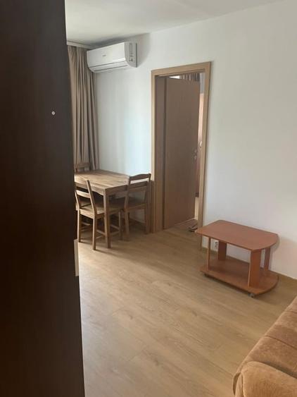 Apartament cu 3 camere semidecomandat, mobilat în Tomis III