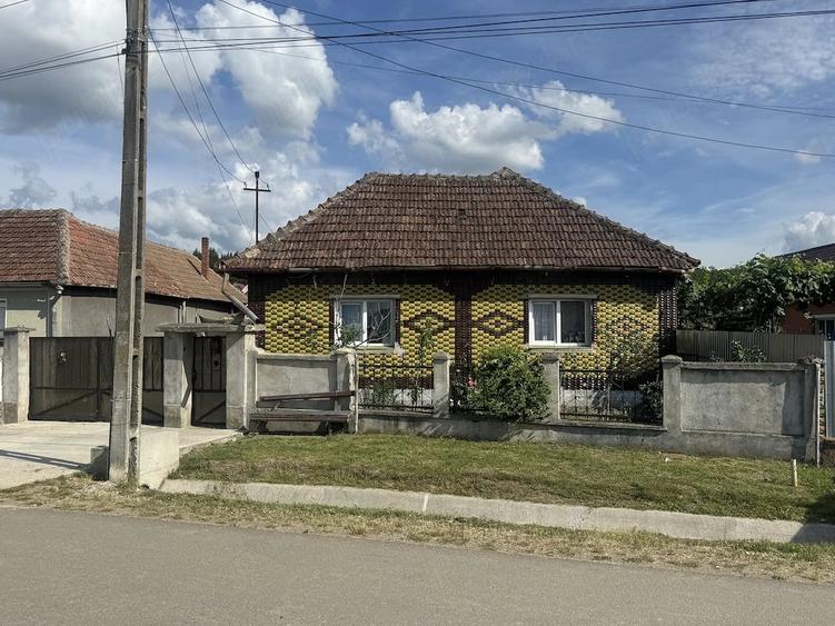 Casă cu 3 camere cu Teren 2560 Mp în Oșorhei