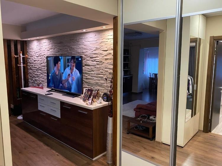 Apartament cu 4 camere decomandat, mobilat în Faleza Nord